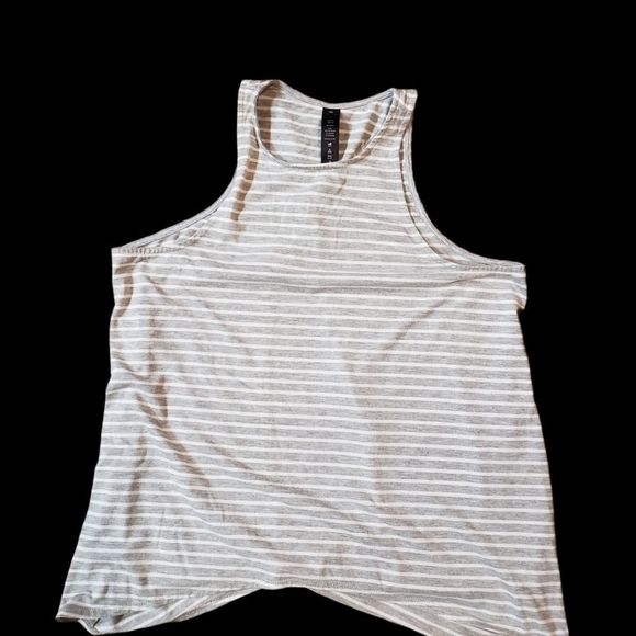 Yogalicious Tops - Yogalicious Open back Top Sz Large